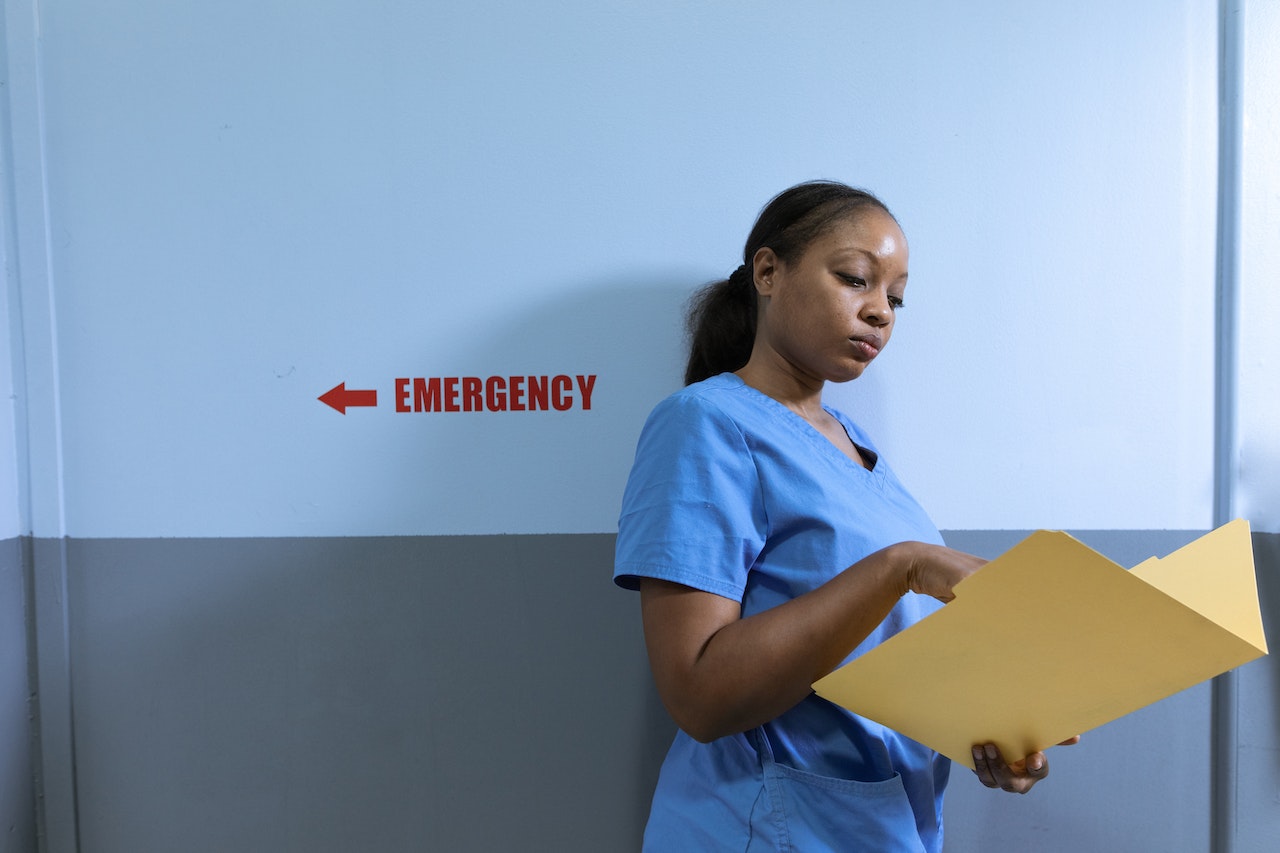 emergency-room-nurse-job-description-dailyworkhorse